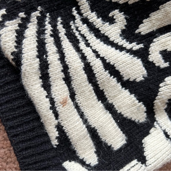 One of a kind recycled sweater shorts - Picture 4 of 5